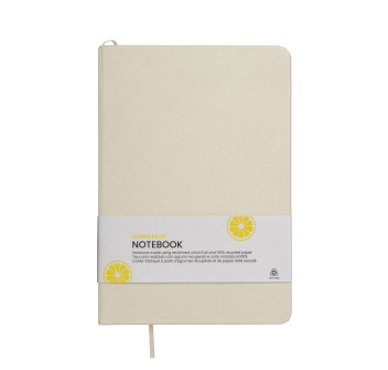 Quaderno con copertina realizzata con i residui di frutta ed elastico di chiusura