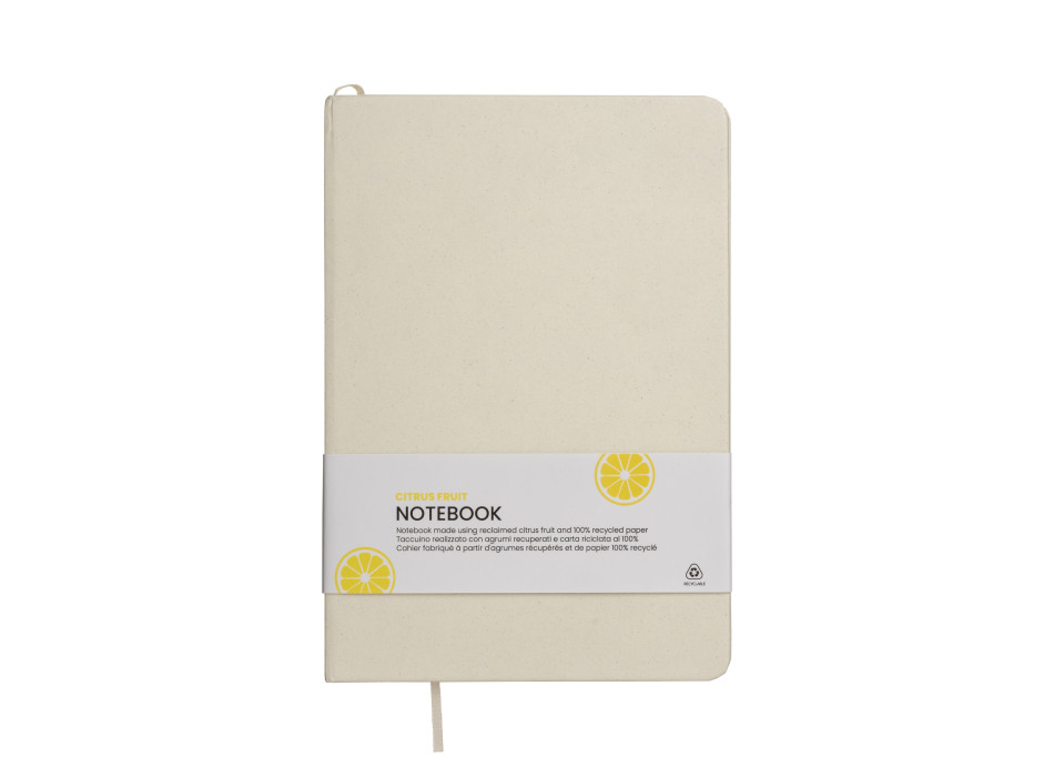 Quaderno con copertina realizzata con i residui di frutta ed elastico di chiusura