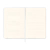 Quaderno con copertina rigida in R-PET. Elastico di chiusura e segnalibro in raso Gheddi