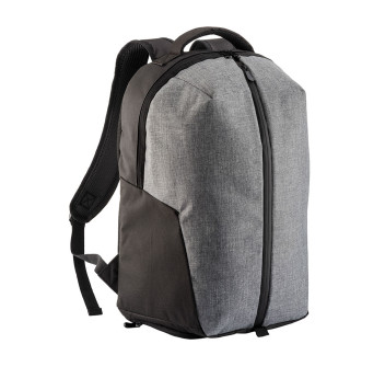 Zaino sport in poliestere 600D melange, ampio scomparto principale con porta pc (15"). Gheddi